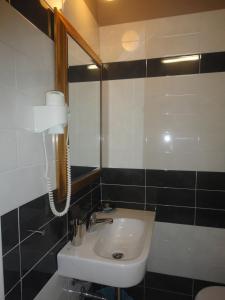 A bathroom at Hotel Al Ragno
