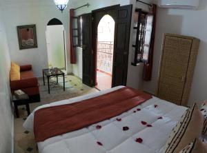 En eller flere senge i et værelse på Dar Asdika