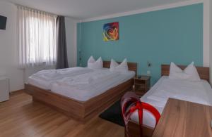 Un pat sau paturi într-o cameră la Hotel Ristorante Rostica