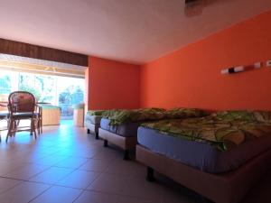 a row of beds in a room with orange walls at Frymburk 210 Apartman in Frymburk