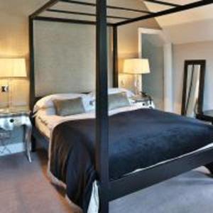 A bed or beds in a room at Karma Sanctum On The Green 