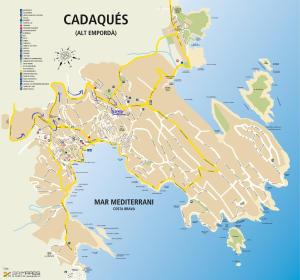 een kaart van de evacuatieroute van cádiz bij Beautiful apartment stylish village house @ Center Cadaqués in Cadaqués