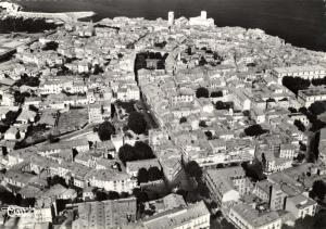 czarno-białe zdjęcie miasta z budynkami w obiekcie Vieil Antibes Charming Guillaumont w mieście Antibes