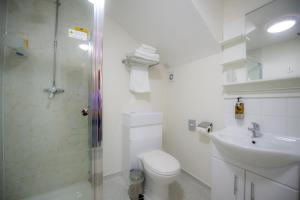 Ванна кімната в Fox Connaught London ExCel