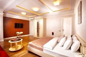 Giường trong phòng chung tại Central Park Apartments