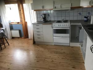 Kuchyň nebo kuchyňský kout v ubytování Värmlandsnäs Valdersrud Stenröse