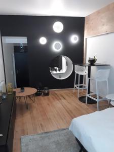 a room with a bed and a table and a mirror at Hébergement Les Heros in Liège