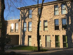 a brick building with a tree in front of it at SEASIDE APT. - BEACHHOUSE SOUL in Eckernförde