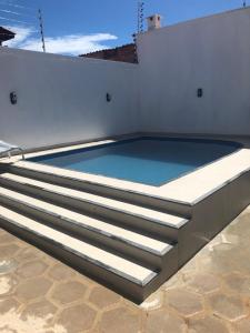 a swimming pool on the roof of a house at Casa à 500 da Praia in Salinópolis +18 photos
