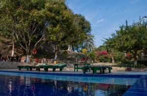 The swimming pool at or close to Entre Bosques Tayrona