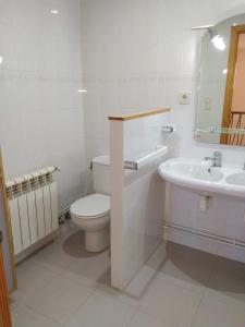 Koupelna v ubytování CASA RURAL CASCO ANTIGUO + 37 fotografií