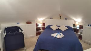 A bed or beds in a room at Coros