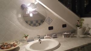 A bathroom at Coros