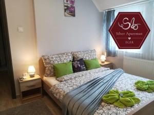 Posteľ alebo postele v izbe v ubytovaní Silver Apartman