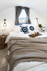 Postel nebo postele na pokoji v ubytování Pnoi Luxury Suites