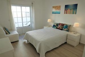 Кровать или кровати в номере Apartamento Praia de Altura com Terraço, Barbecue, A/C e Wifi