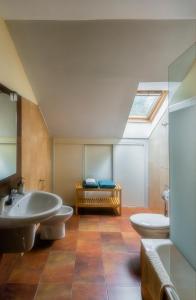 a bathroom with two sinks and a skylight at Apartamentos El Valle in Bubaces