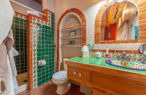 Bagno di Adobe and Pines Inn Bed and Breakfast