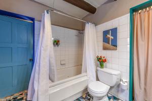 Bagno di Adobe and Pines Inn Bed and Breakfast