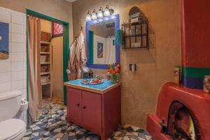 Bagno di Adobe and Pines Inn Bed and Breakfast