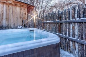 Adobe and Pines Inn Bed and Breakfast durante l'inverno
