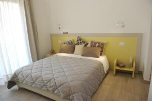 A bed or beds in a room at Il Granaio di Rossetti Elisabetta