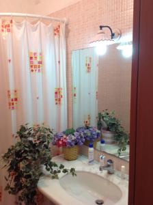 A bathroom at Bacio di Sole