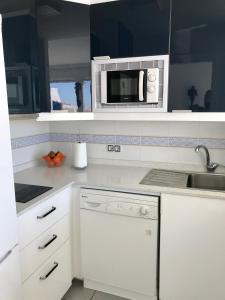 Kuchyň nebo kuchyňský kout v ubytování Duplex Villamarina + 30 fotografií