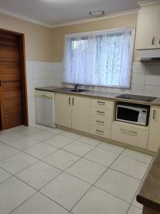 Kuhinja oz. manjša kuhinja v nastanitvi Summers Rest Units