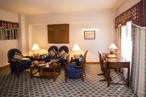 Quetta Serena Hotel的休息区