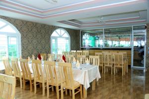 a dining room with a table and chairs at AEC Hotel Ban Me in Buon Ma Thuot