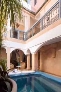 Villa con piscina y casa en Riad Assala, en Marrakech