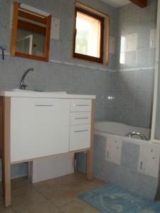 a bathroom with a sink and a bath tub at Les Sens Ciel in Corrençon-en-Vercors