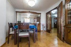 Posezení v ubytování Amplio Apartamento con Piscina y 2 Parkings