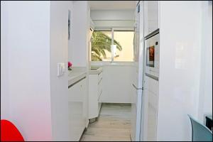 Kuchyňa alebo kuchynka v ubytovaní Apartamento Del Rio Playa