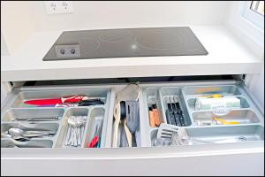 a drawer filled with utensils in a kitchen at Apartamento Del Rio Playa in Cádiz