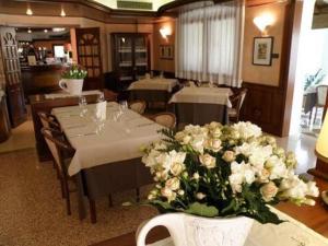Restaurace v ubytování Hotel Villa Monica