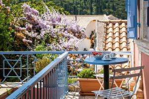 Authentic Suites in Fiscardo (Archontiko) tesisinde bir balkon veya teras