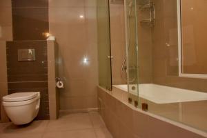 A bathroom at Hotel Refresh Blue