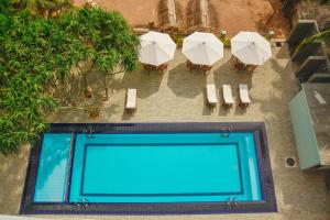 The swimming pool at or close to Hotel Refresh Blue