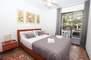 A bed or beds in a room at DIFFERENTFLATS Casalmar