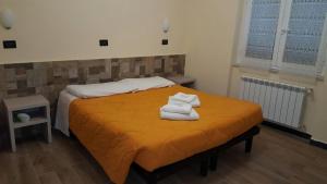 Tempat tidur dalam kamar di Serafino Liguria Hotel