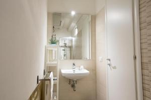 A bathroom at Residence Ortigia