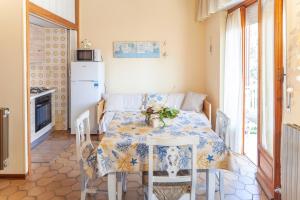 a kitchen and dining room with a table and chairs at Eveten Apartments - Diano Marina in Diano Marina