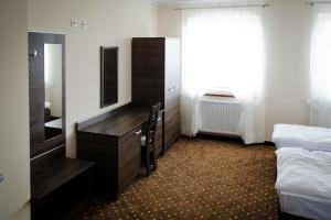 Postel nebo postele na pokoji v ubytování Hotel Podkowa