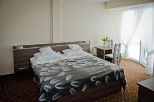 Postel nebo postele na pokoji v ubytování Hotel Podkowa