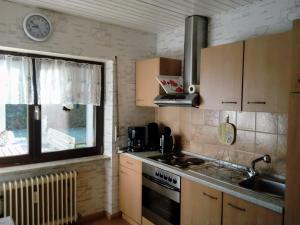Een keuken of kitchenette bij Haus Waldesruh