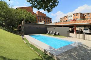 Πισίνα στο ή κοντά στο Lakeside Apartments