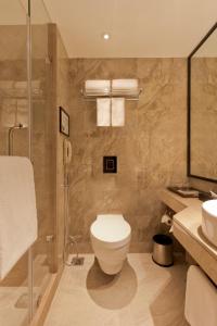 Koupelna v ubytování Lemon Tree Premier City Center Pune