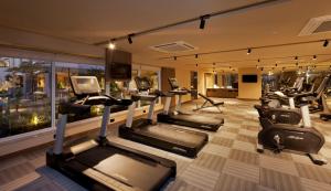 Fitness centrum a/nebo fitness zařízení v ubytování Lemon Tree Premier City Center Pune